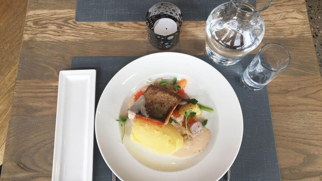 RESTAURANTMAT: Så fristende kan stekt ørret se ut. RESTAURANTMAT: Så fristende kan stekt ørret se ut.