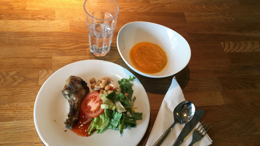 SOMMERBUFFET: Om vinteren har de en annen meny, men om sommeren er det først og fremst buffet. SOMMERBUFFET: Om vinteren har de en annen meny, men om sommeren er det først og fremst buffet.