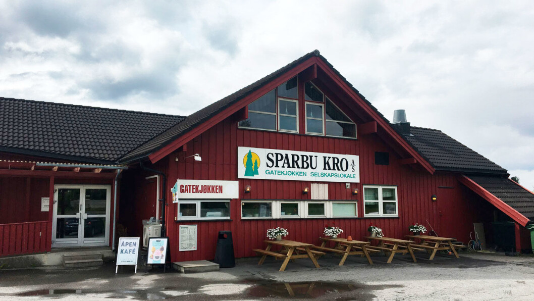 SPARBU KRO: Både veikro og gatekjøkken i Sparbu, mellom Verdal og Steinkjer. SPARBU KRO: Både veikro og gatekjøkken i Sparbu, mellom Verdal og Steinkjer.