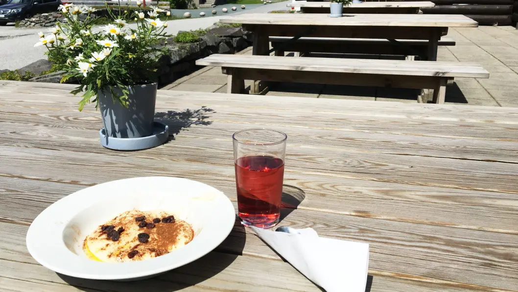 TRADISJONSMAT: På menyen finner du blant annet rjomegraut med Kviteseidsmør. TRADISJONSMAT: På menyen finner du blant annet rjomegraut med Kviteseidsmør.
