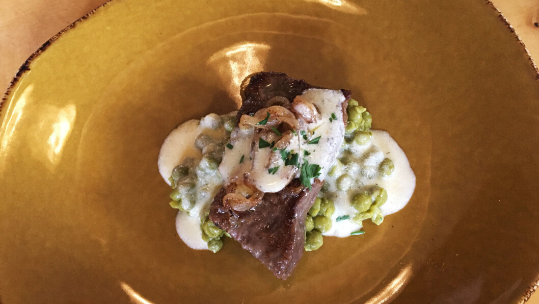 FANTASTISK GODT: Ferskt hvalkjøtt med en himmelsk smørsaus til. FANTASTISK GODT: Ferskt hvalkjøtt med en himmelsk smørsaus til.