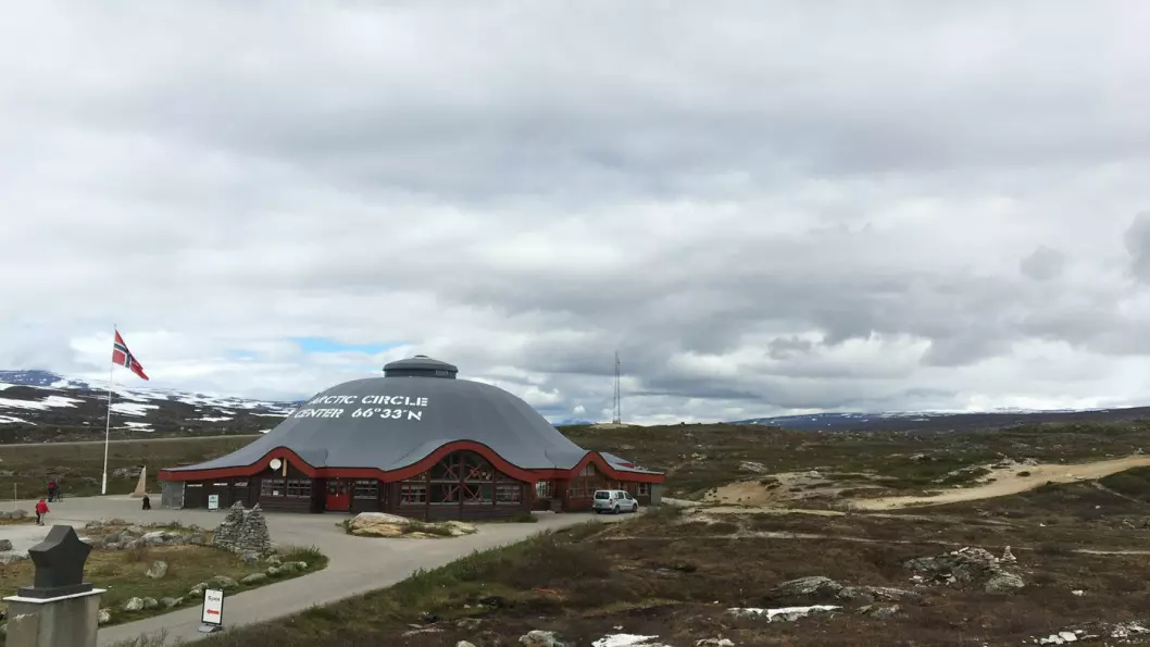 POLARSIRKELSENTERET: Senteret markerer at polarsirkelen krysser Saltfjellet.