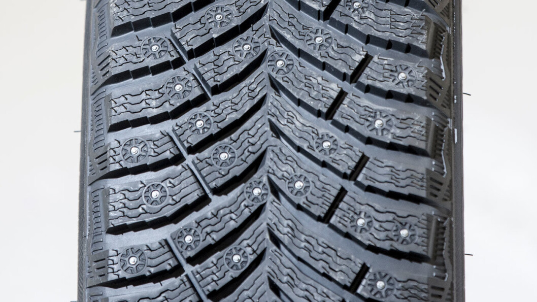 PIGGENE UTE: Michelin-dekket har 250 pigger. Dét gjør susen. PIGGENE UTE: Michelin-dekket har 250 pigger. Dét gjør susen.