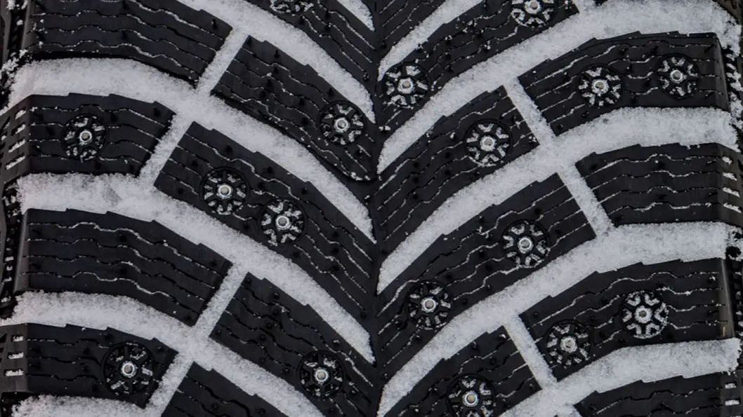 PIGGER I FLENG: Ingen har flere pigger – og bare ett dekk scorer bedre enn Michelin. Foto: Peter Gunnars PIGGER I FLENG: Ingen har flere pigger – og bare ett dekk scorer bedre enn Michelin. Foto: Peter Gunnars