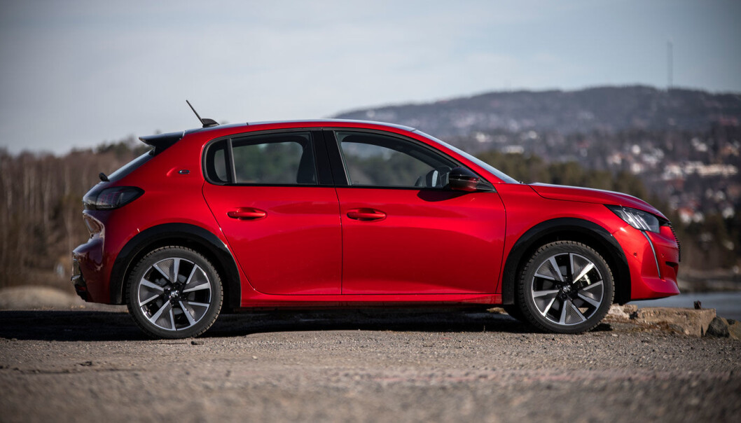 <span class=" font-weight-bold" data-lab-font_weight_desktop="font-weight-bold">NYKOMMER:</span> Peugeot 208 er blitt populær i Norge i elektrisk versjon, men modellen har hatt sine mangler som har krevd verkstedbesøk. <span class=" font-weight-bold" data-lab-font_weight_desktop="font-weight-bold">NYKOMMER:</span> Peugeot 208 er blitt populær i Norge i elektrisk versjon, men modellen har hatt sine mangler som har krevd verkstedbesøk.