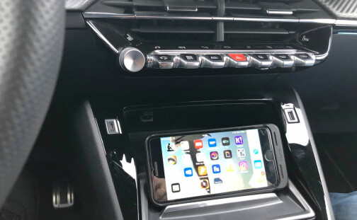Vil bruke iPhone til å styre AC, setene og radioen