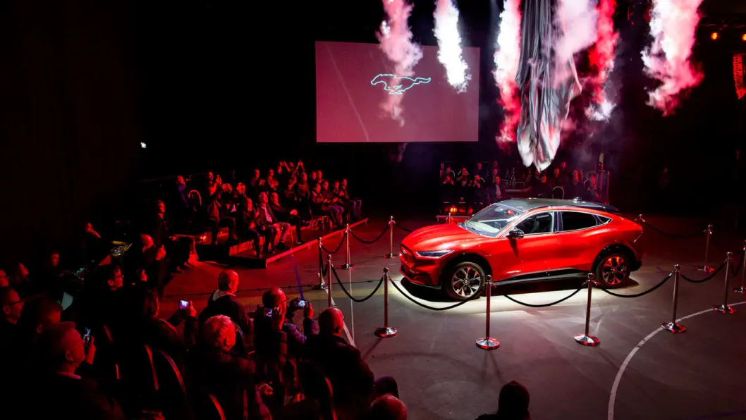 VENTEROMMET: Mange tusen nordmenn står på venteliste for levering av Mustang Mach-e, her fra en visning av bilen i Oslo. VENTEROMMET: Mange tusen nordmenn står på venteliste for levering av Mustang Mach-e, her fra en visning av bilen i Oslo.