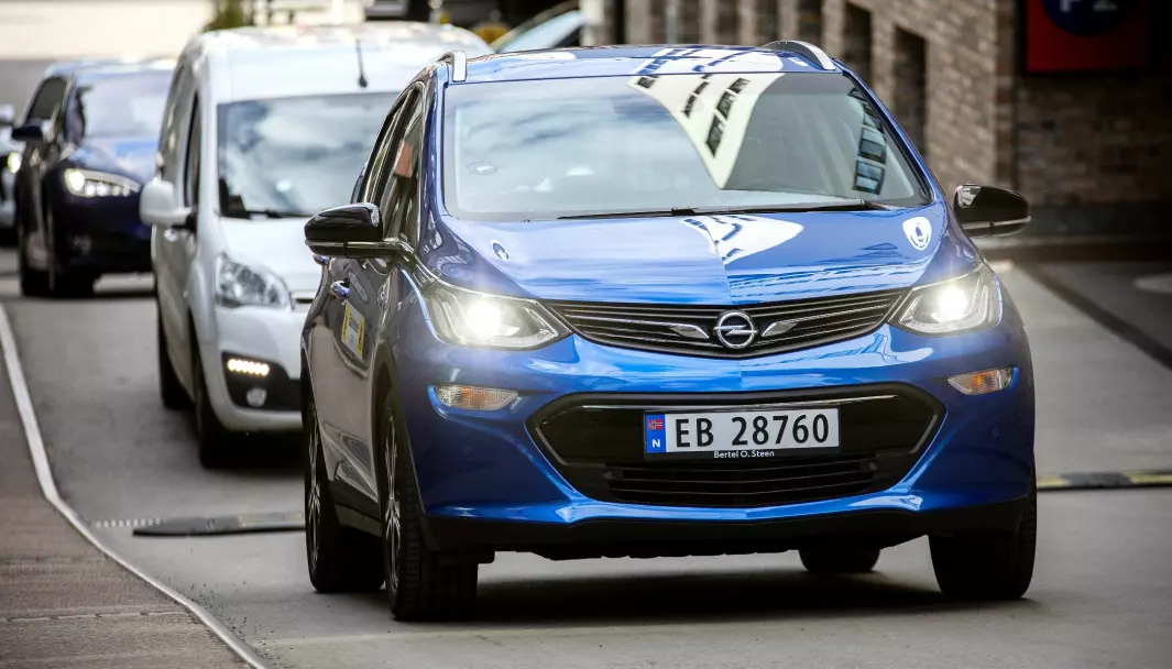 PROBLEMBIL: Opel Ampera-e. Nå kan det ta flere år bare å få skiftet farlige batterier.