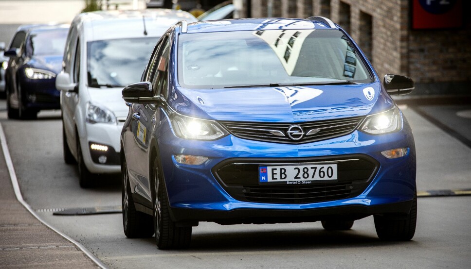 PROBLEMBIL: Opel Ampera-e. Nå kan det ta flere år bare å få skiftet farlige batterier.
