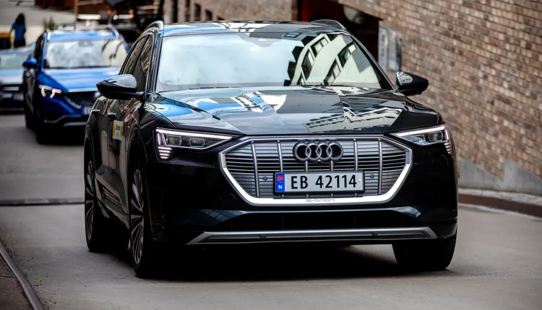 FESTE-TRØBBEL: En del eiere av el-SUV-en Audi e-tron har opplevd at hengerfestet er blitt løst. FESTE-TRØBBEL: En del eiere av el-SUV-en Audi e-tron har opplevd at hengerfestet er blitt løst.