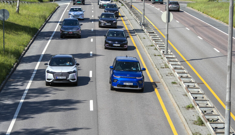 ELBIL-KØ: Testbiler på vei opp Trondheimsveien i Oslo under sommertesten 2020.