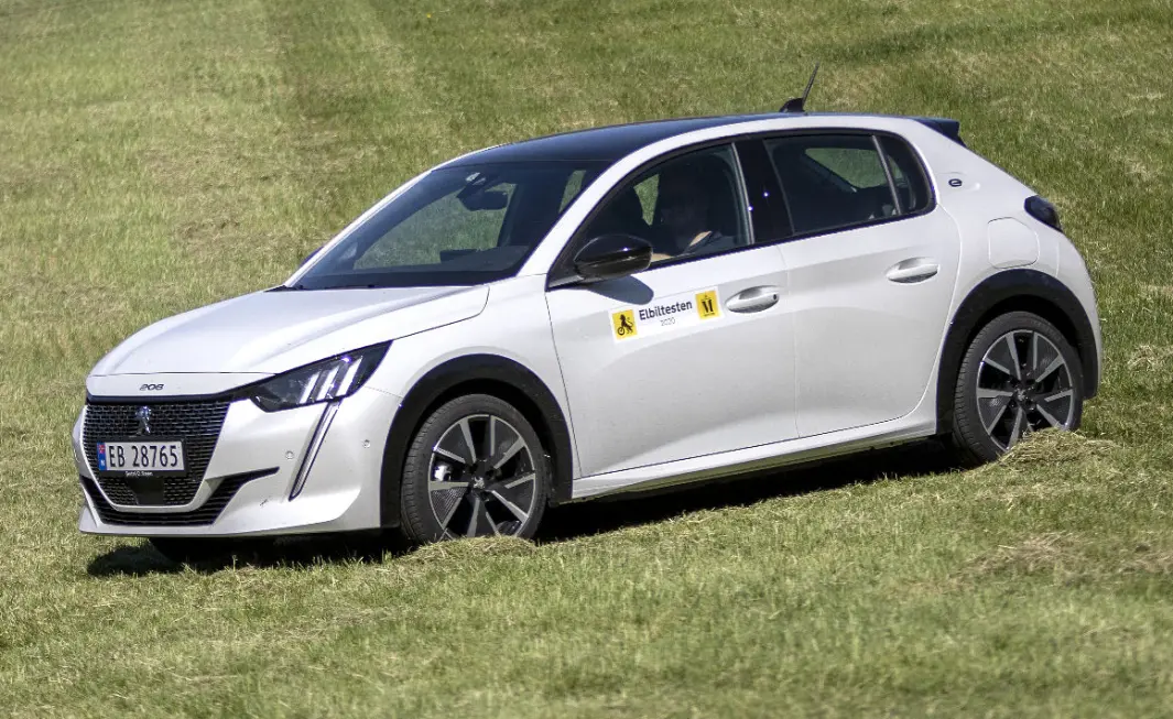 LITEN YNDLING: Peugeot e-208. LITEN YNDLING: Peugeot e-208.