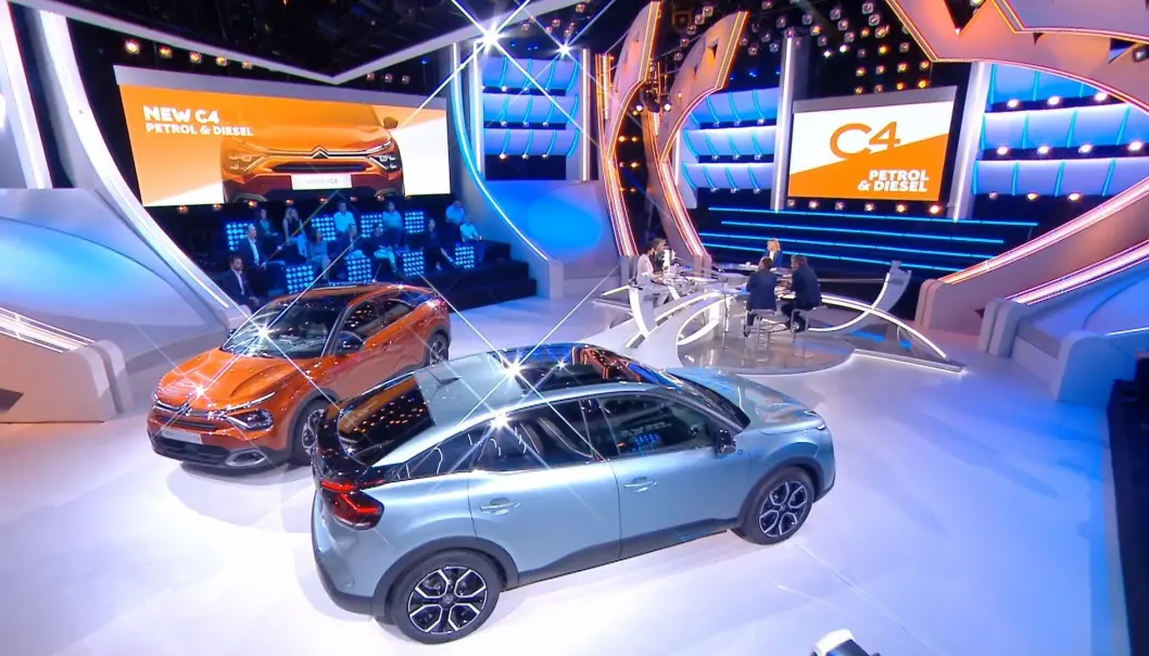 LIVE FRA PARIS: Citroën viste sin nye elbil tirsdag, her er både bensin og el-utgaven av C4. LIVE FRA PARIS: Citroën viste sin nye elbil tirsdag, her er både bensin og el-utgaven av C4.