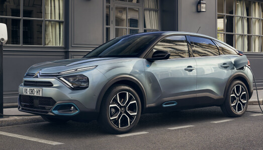 <b>CITROËN ë-C4.</b> Helelektrisk. Batteri: 46 kWt, rekkevidde: 350 km. Pris fra: Kr. 274.000. 4WD: Nei. Tilhengerfeste: Nei. <b>CITROËN ë-C4.</b> Helelektrisk. Batteri: 46 kWt, rekkevidde: 350 km. Pris fra: Kr. 274.000. 4WD: Nei. Tilhengerfeste: Nei.