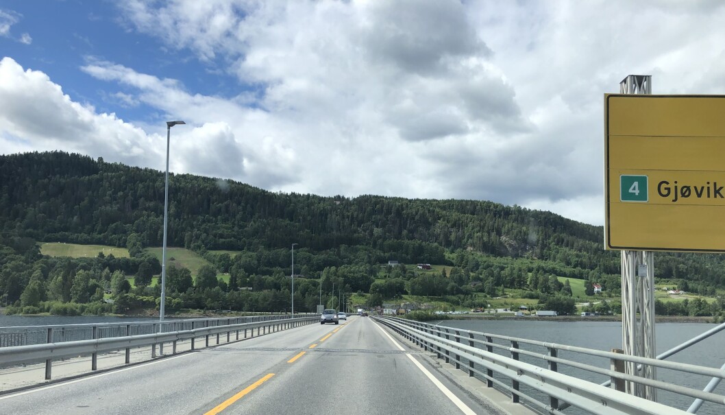 <b>MJØSBRUA: </b>Slik ser Mjøsbrua ut i dag. Om noen år står en helt ny bru med fire felt ferdig. <b>MJØSBRUA: </b>Slik ser Mjøsbrua ut i dag. Om noen år står en helt ny bru med fire felt ferdig.