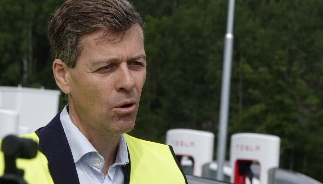 BEDRE OVERSIKT: Statsråd Knut Arild Hareide (KrF) mener elbilistene må få bedre prisinformasjon. BEDRE OVERSIKT: Statsråd Knut Arild Hareide (KrF) mener elbilistene må få bedre prisinformasjon.