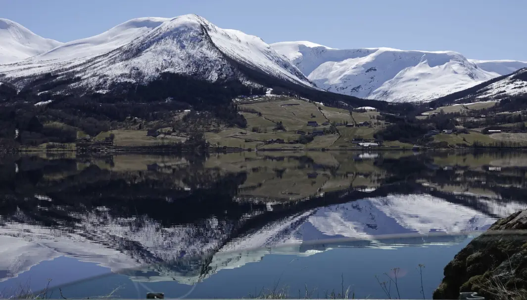 GOOGLE-RUTA: E39 langs Jølstravannet, men husk at fylkesveien går på andre siden. GOOGLE-RUTA: E39 langs Jølstravannet, men husk at fylkesveien går på andre siden.