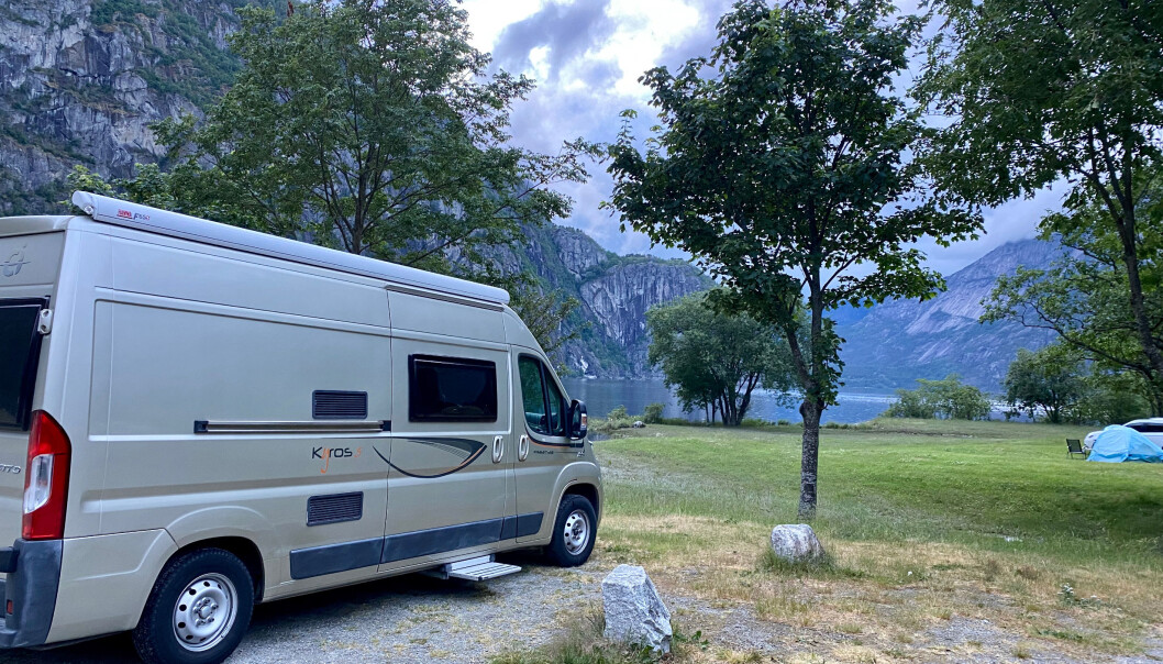 NORGESFERIE: Bobil parkert for natten på Sæbø camping i Eidfjord. NORGESFERIE: Bobil parkert for natten på Sæbø camping i Eidfjord.