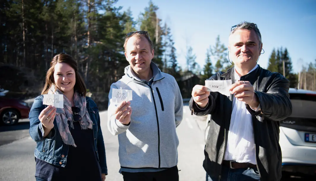 <b>LODD I LADELIVET: </b>Våre testsjåfører Anette Berve, Peter Raaum og Thor Egil Braadland (t.h.) fikk hver sin instruks etter loddtrekning – og skulle lade til henholdsvis 100 prosent, 80 prosent og smartest mulig. <b>LODD I LADELIVET: </b>Våre testsjåfører Anette Berve, Peter Raaum og Thor Egil Braadland (t.h.) fikk hver sin instruks etter loddtrekning – og skulle lade til henholdsvis 100 prosent, 80 prosent og smartest mulig.