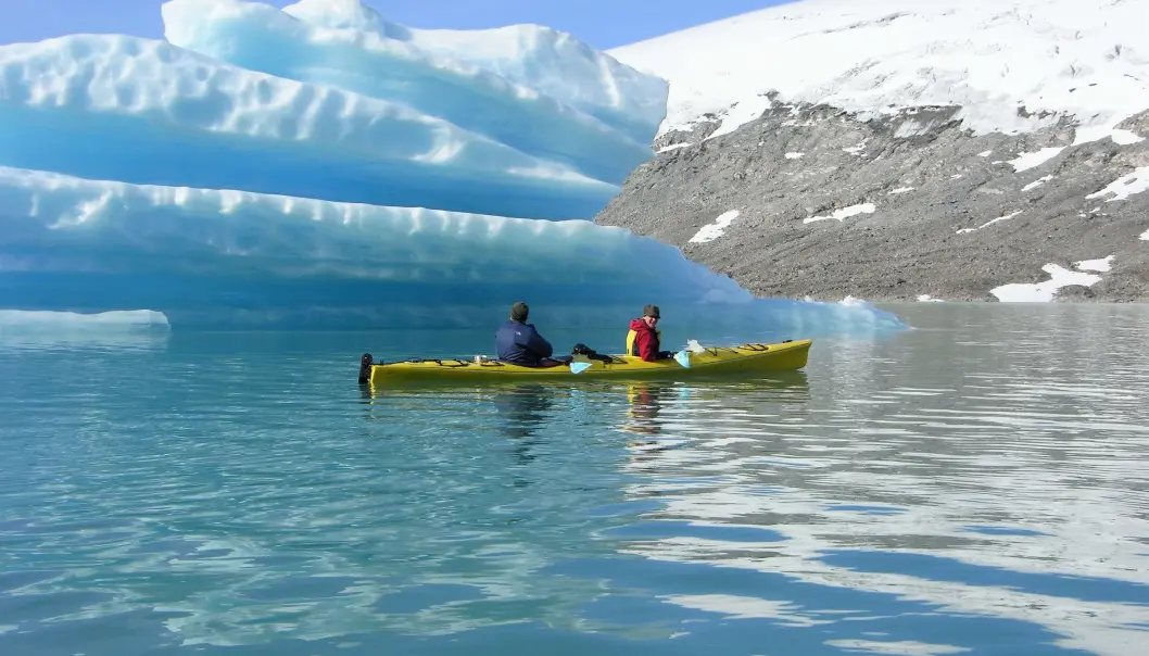<b>ISKLART:</b> Jostedalsbreen kan oppleves både til fots – og til kajakk. <b>ISKLART:</b> Jostedalsbreen kan oppleves både til fots – og til kajakk.