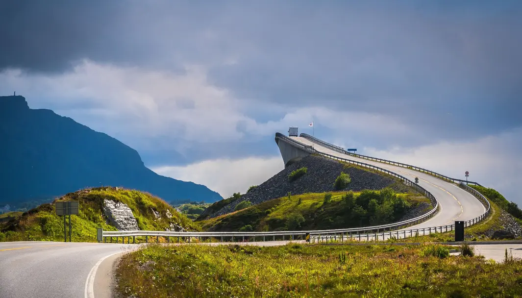 NORSK GRUNNFAG: Storseisundbrua på Atlanterhavsvegen står på mange nordmenns besøkliste i sommer. NORSK GRUNNFAG: Storseisundbrua på Atlanterhavsvegen står på mange nordmenns besøkliste i sommer.