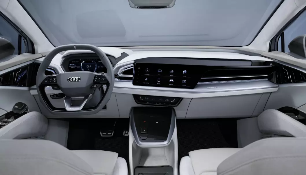 <b>NYTOLKNING: </b>Audi har tatt sin kjente oppskrift et hakk videre på denne konseptbilen. Q4 Sportback e-tron Concept er likevel gjenkjenelig, med Virtual Cockpit og 12,3-tommers berøringsskjerm i senter.