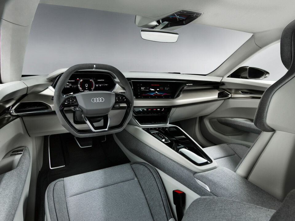 PORSCHE-SAMARBEID: Interiøret i Audi e-tron GT. Foto: AUDI