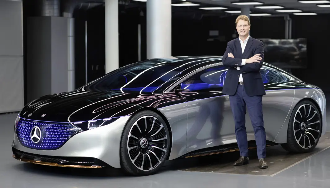 DEN NESTE: Mercedes-sjef Ola Källenius foran EQS. DEN NESTE: Mercedes-sjef Ola Källenius foran EQS.
