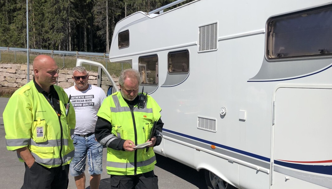 OVERLAST: Svein Ronny Haga hadde overlast på bobilen sin da vegvesenets kontrollører stanset han. OVERLAST: Svein Ronny Haga hadde overlast på bobilen sin da vegvesenets kontrollører stanset han.