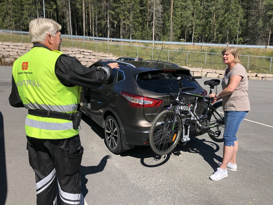 ULOVLIG: Sykkelholderen Anne-Brit Hansen kjøpte er ulovlig å bruke uten tilleggsutstyr. Det er det mange som ikke vet.