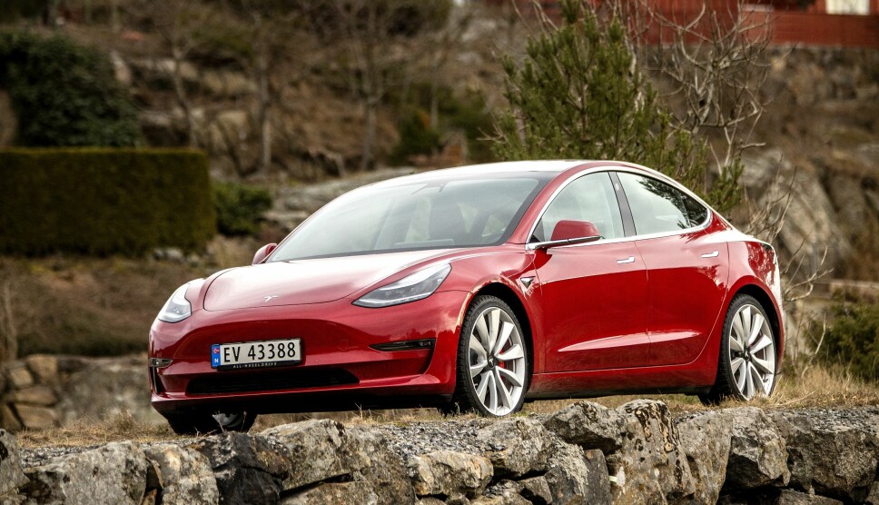 STÅL: Tesla Model 3 er stålbasert, og får derfor en rustbehandling. Model S og X har i stor grad aluminiumskarosseri.