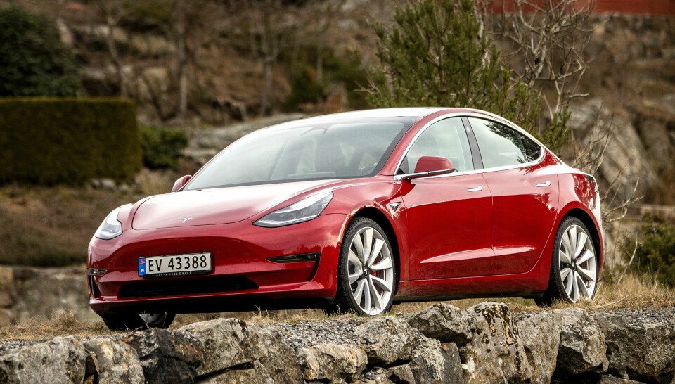 Tesla Model 3 – 910 kg på henger, 75 kg taklast
