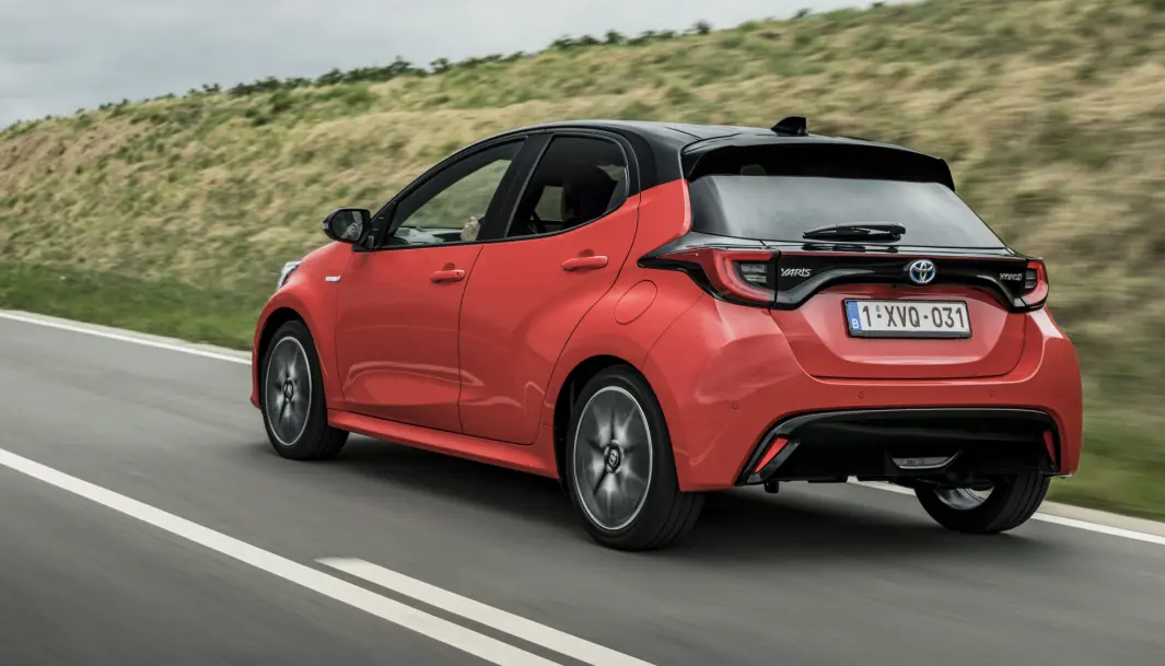 DYNAMISKE LINJER: Yaris tilfører designmessig et hint av sportslighet til Toyota-imaget. DYNAMISKE LINJER: Yaris tilfører designmessig et hint av sportslighet til Toyota-imaget.
