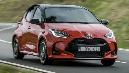 <b>TOYOTA YARIS HYBRID:</b> Drivlinje bensin, fullhybrid <b>TOYOTA YARIS HYBRID:</b> Drivlinje bensin, fullhybrid