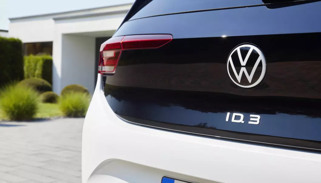 LADER OPP: VW skal bygge seks bilbatterifabrikker og vil ha på plass 18.000 hurtigladestasjoner i Europa innen 2025.