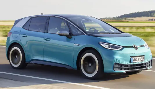 <b>VOLKSWAGEN ID.3</b>: Helelektrisk. Batteri 45/58/77 kWt. Rekkevidde opptil 420 km (ID.3 1st) - opptil 550 km (Pro S). Pris fra ca. 330.000 kroner. 4WD: Nei. Tilhengerfeste: Nei. <b>VOLKSWAGEN ID.3</b>: Helelektrisk. Batteri 45/58/77 kWt. Rekkevidde opptil 420 km (ID.3 1st) - opptil 550 km (Pro S). Pris fra ca. 330.000 kroner. 4WD: Nei. Tilhengerfeste: Nei.