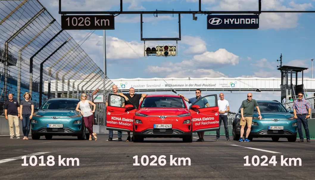 TUSENVIS: De tre testbilene etter målgang på racingbanen Lausitzring. TUSENVIS: De tre testbilene etter målgang på racingbanen Lausitzring.