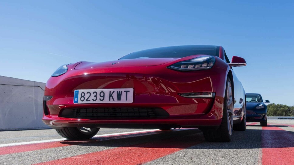 PARKERT: En Tesla Model 3 var involvert i en dødsulykke som har fått stor oppmerksomhet i Frankrike.