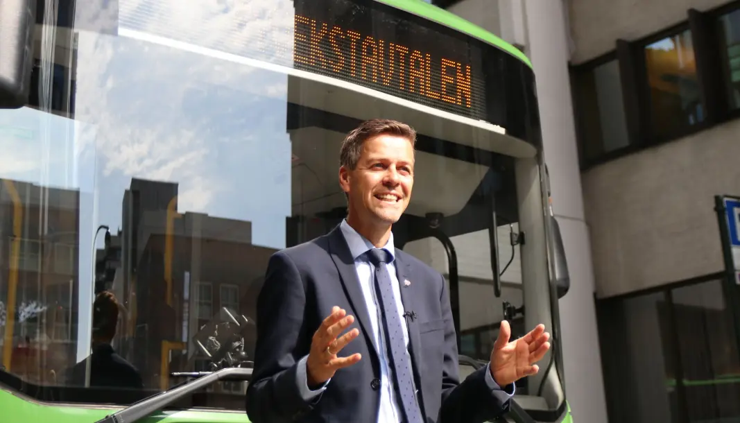 FØLG OSS: EU bør satse på nullvekst i privatbilisme i byene, mener samferdselsminister Knut Arild Hareide. FØLG OSS: EU bør satse på nullvekst i privatbilisme i byene, mener samferdselsminister Knut Arild Hareide.