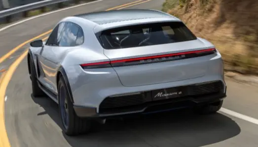 <b>PORSCHE TAYCAN CROSS TURISMO.</b> Helelektrisk. (Bildet viser konseptbilen Mission e Cross Turismo) <b>PORSCHE TAYCAN CROSS TURISMO.</b> Helelektrisk. (Bildet viser konseptbilen Mission e Cross Turismo)