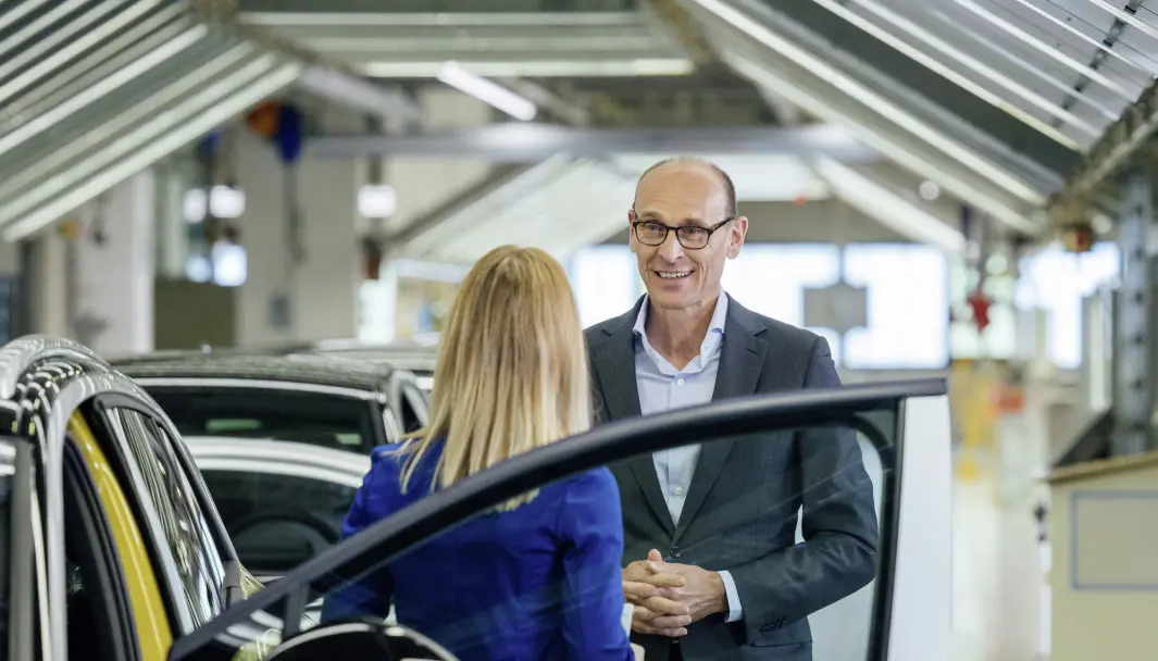 PLUGGER INN: Volkswagen-sjef Ralf Brandstätter fotografert på Zwickau-fabrikken i Tyskland. PLUGGER INN: Volkswagen-sjef Ralf Brandstätter fotografert på Zwickau-fabrikken i Tyskland.