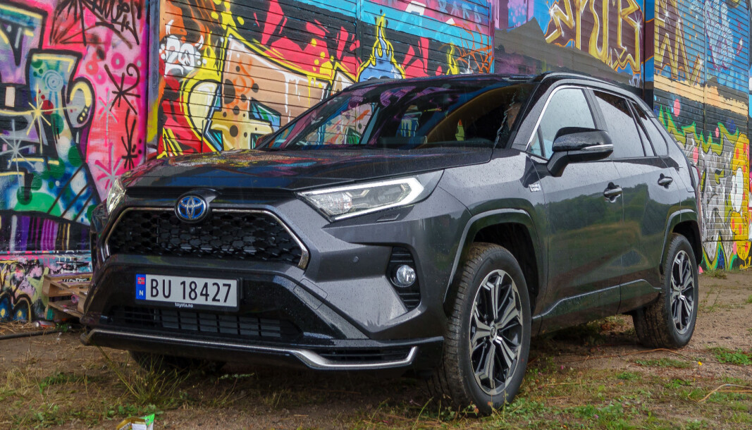IMPONERER: Ladbare RAV4 innfrir forventningene på elektrisk rekkevidde - og er best i klassen. IMPONERER: Ladbare RAV4 innfrir forventningene på elektrisk rekkevidde - og er best i klassen.