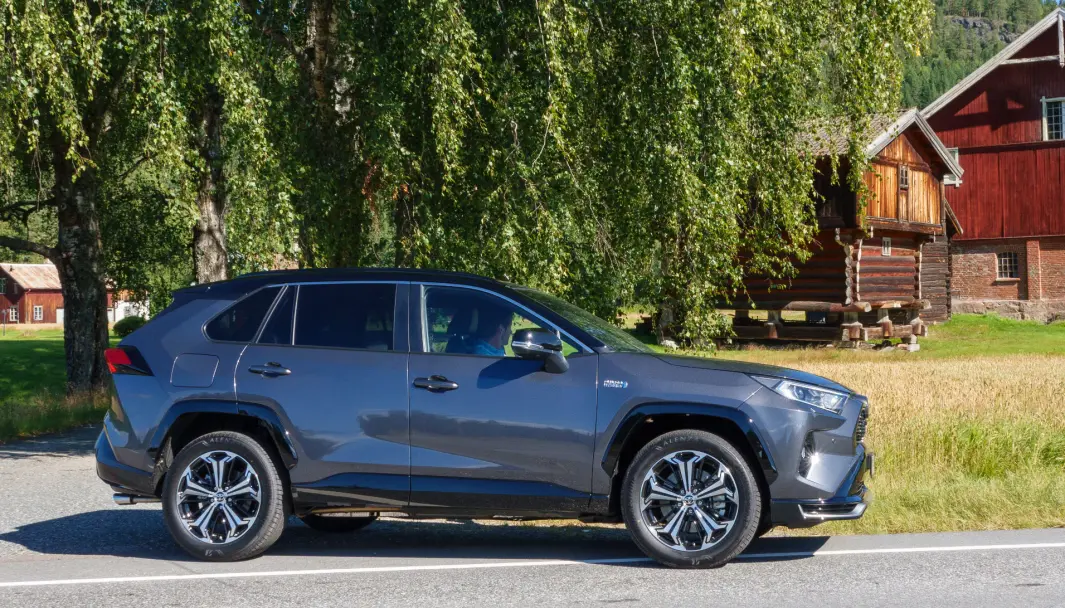 FORBEDRET: Toyota RAV4 ladehybrid tåler nå hurtige unnamanøvre bedre enn før. FORBEDRET: Toyota RAV4 ladehybrid tåler nå hurtige unnamanøvre bedre enn før.