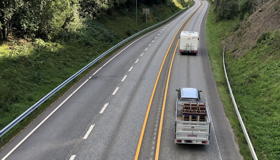 HENGER I HUNDRE? Fartsgrensen for henger på 80 km/t kan bli til 100 km/t fra 2021. HENGER I HUNDRE? Fartsgrensen for henger på 80 km/t kan bli til 100 km/t fra 2021.