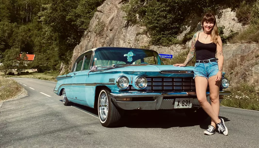 <b>STORMFORELSKET:</b> Cindy Langkaas og hennes 1960 Oldsmobile.