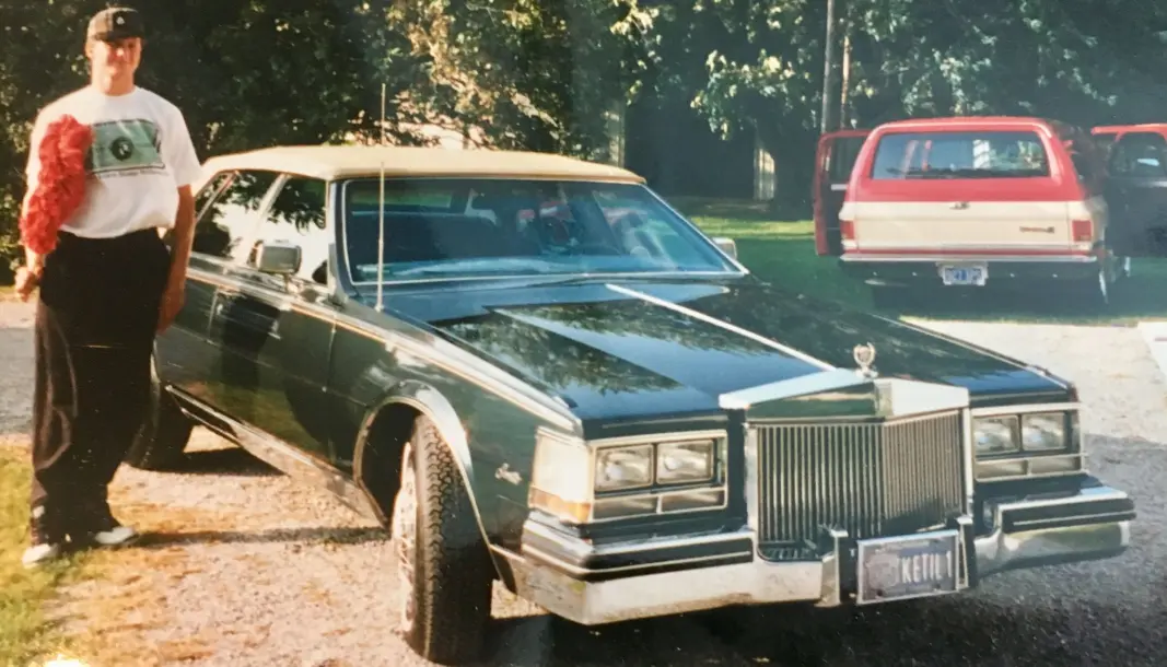 <b>DEBUTEN: </b>En ung Ketil Solvik-Olsen med sin første bil, en grønn Cadillac Seville. <b>DEBUTEN: </b>En ung Ketil Solvik-Olsen med sin første bil, en grønn Cadillac Seville.