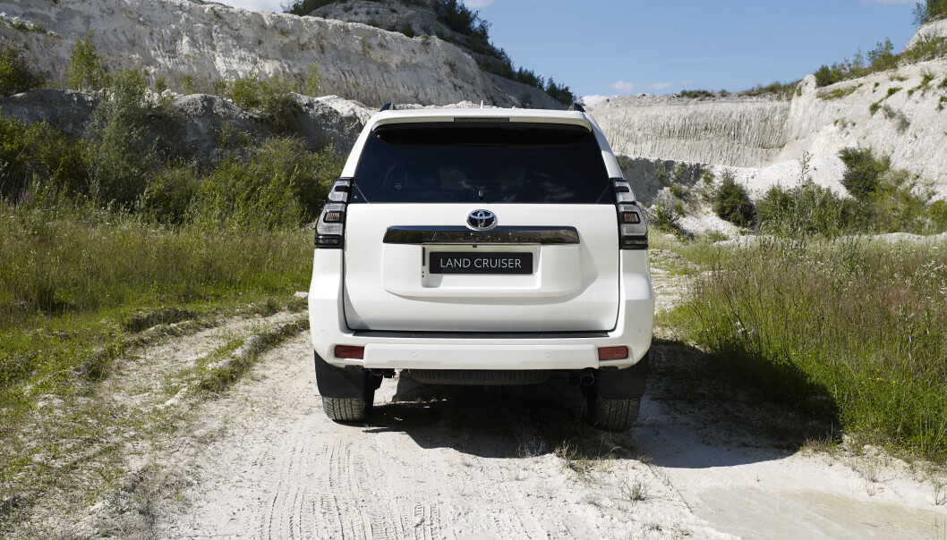 <b>TERRENGBIL: </b>Land Cruiser var opprinnelig en rendyrket terrengbil, men har med årene blitt en komfortabel landeveiscruiser. Men terrengegenskapene er fortsatt intakt. <b>TERRENGBIL: </b>Land Cruiser var opprinnelig en rendyrket terrengbil, men har med årene blitt en komfortabel landeveiscruiser. Men terrengegenskapene er fortsatt intakt.