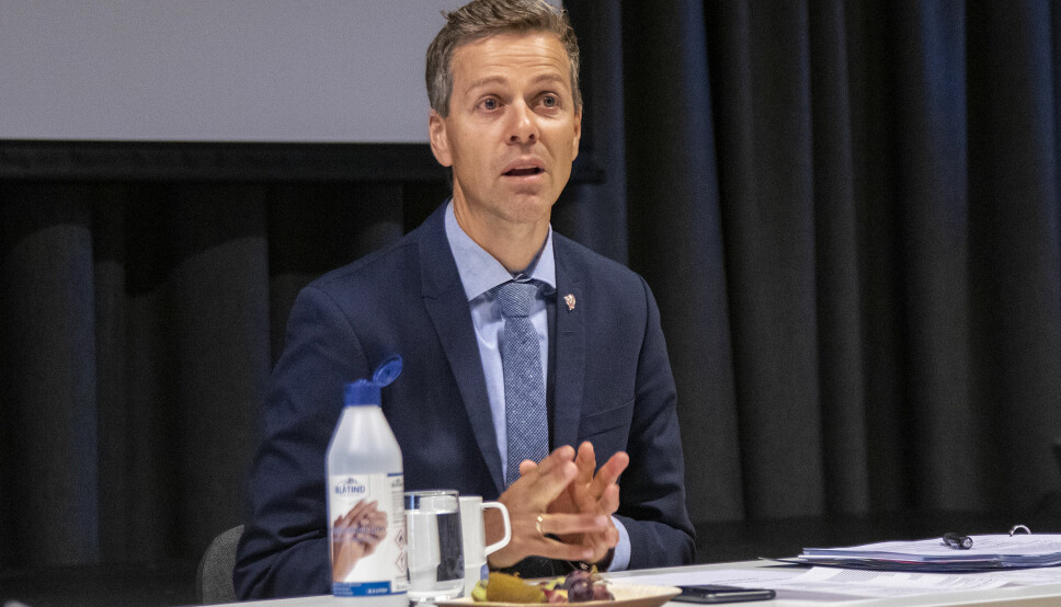 RASKERE MED HENGER: Samferdselsminister Knut Arild Hareide.