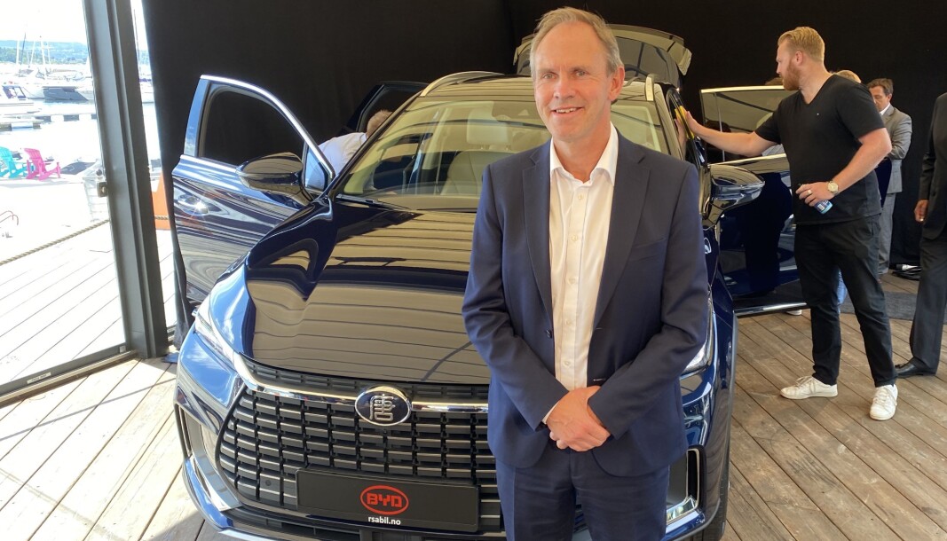 <b>KLAR TALE: </b>RSA-sjef Frank Dunvold foran sin ferske elbilimport fra Kina, SUV-en BYD Tang. <b>KLAR TALE: </b>RSA-sjef Frank Dunvold foran sin ferske elbilimport fra Kina, SUV-en BYD Tang.