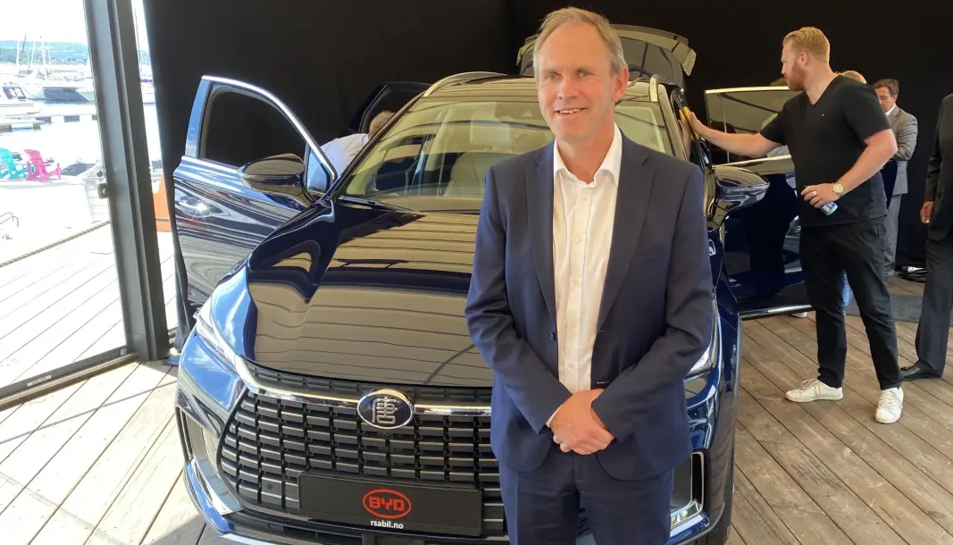 KLAR TALE: RSA-sjef Frank Dunvold foran sin ferske elbilimport fra Kina, SUV-en BYD Tang. KLAR TALE: RSA-sjef Frank Dunvold foran sin ferske elbilimport fra Kina, SUV-en BYD Tang.